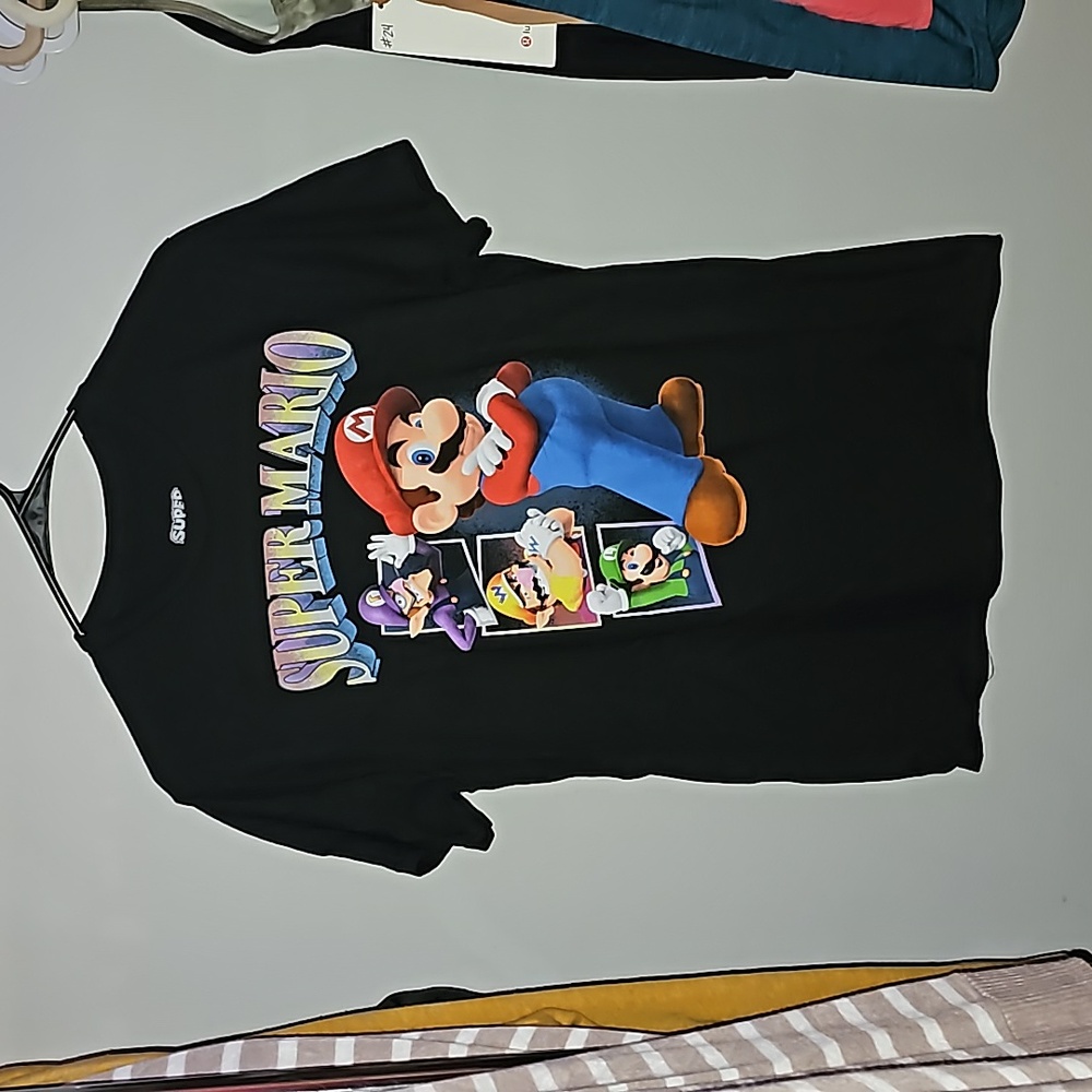 Super Mario men's medium NWOTS tshirt. Very nice. Short sleeve